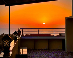 Fanta Sea Home Stay - 2BHK Private Terrace Sea View